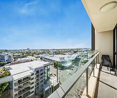 Oaks Redcliffe Mon Komo Suites