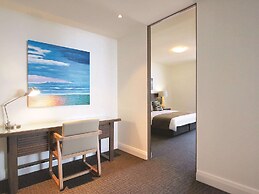 Oaks Redcliffe Mon Komo Suites