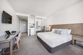 Oaks Redcliffe Mon Komo Suites