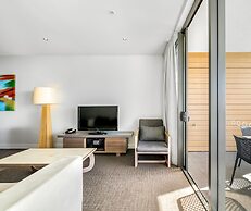 Oaks Redcliffe Mon Komo Suites