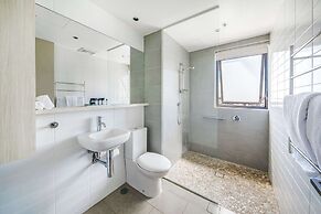 Oaks Redcliffe Mon Komo Suites