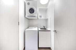 Oaks Redcliffe Mon Komo Suites