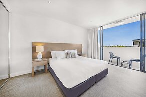 Oaks Redcliffe Mon Komo Suites