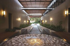 Oaks Redcliffe Mon Komo Suites