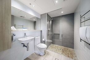 Oaks Redcliffe Mon Komo Suites