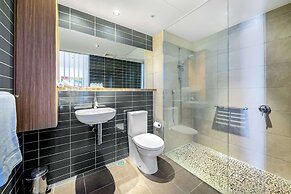 Oaks Redcliffe Mon Komo Suites