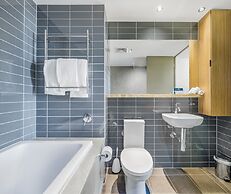 Oaks Redcliffe Mon Komo Suites