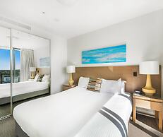 Oaks Redcliffe Mon Komo Suites