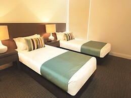 Oaks Redcliffe Mon Komo Suites