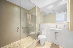 Oaks Redcliffe Mon Komo Suites