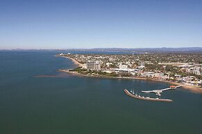 Oaks Redcliffe Mon Komo Suites