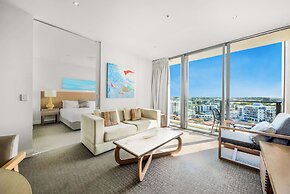 Oaks Redcliffe Mon Komo Suites