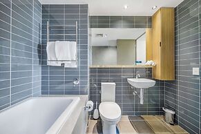 Oaks Redcliffe Mon Komo Suites