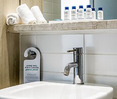 Oaks Redcliffe Mon Komo Suites