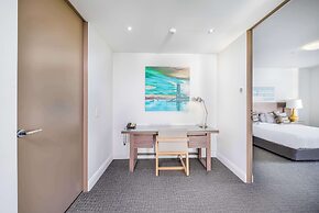 Oaks Redcliffe Mon Komo Suites