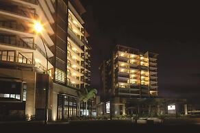 Oaks Redcliffe Mon Komo Suites