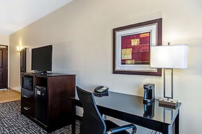 La Quinta Inn & Suites by Wyndham Denver Gateway Park