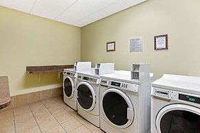 La Quinta Inn & Suites by Wyndham Denver Gateway Park