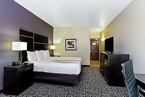La Quinta Inn & Suites by Wyndham Denver Gateway Park