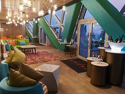 ANDAZ CAPITAL GATE ABU DHABI, BY HYATT