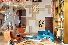 ANDAZ CAPITAL GATE ABU DHABI, BY HYATT