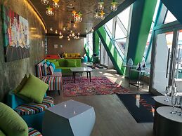 ANDAZ CAPITAL GATE ABU DHABI, BY HYATT