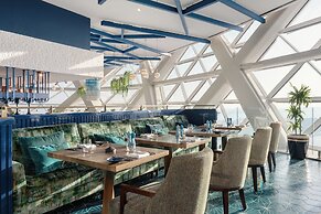ANDAZ CAPITAL GATE ABU DHABI, BY HYATT