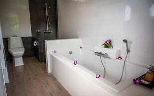 L'esprit de Naiyang Beach Resort