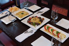 The Tudor Arms Hotel Cleveland - a DoubleTree by Hilton