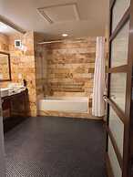 The Tudor Arms Hotel Cleveland - a DoubleTree by Hilton