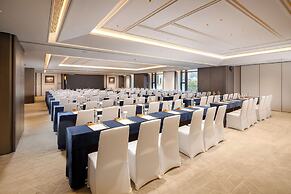 Yuexiu Hotel Guangzhou, Curio Collection by Hilton