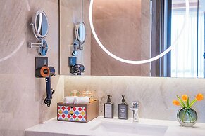 Yuexiu Hotel Guangzhou, Curio Collection by Hilton