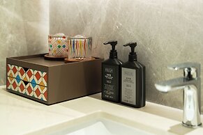 Yuexiu Hotel Guangzhou, Curio Collection by Hilton