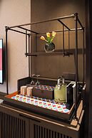 Yuexiu Hotel Guangzhou, Curio Collection by Hilton