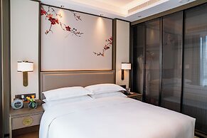 Yuexiu Hotel Guangzhou, Curio Collection by Hilton