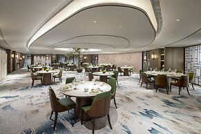 Yuexiu Hotel Guangzhou, Curio Collection by Hilton