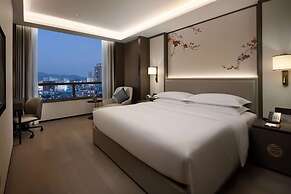 Yuexiu Hotel Guangzhou, Curio Collection by Hilton