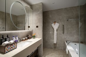 Yuexiu Hotel Guangzhou, Curio Collection by Hilton