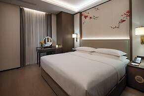 Yuexiu Hotel Guangzhou, Curio Collection by Hilton