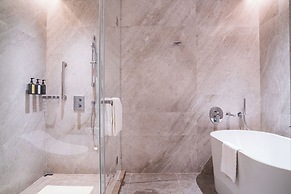 Yuexiu Hotel Guangzhou, Curio Collection by Hilton