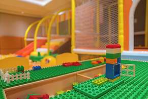 Yuexiu Hotel Guangzhou, Curio Collection by Hilton