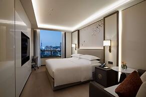 Yuexiu Hotel Guangzhou, Curio Collection by Hilton