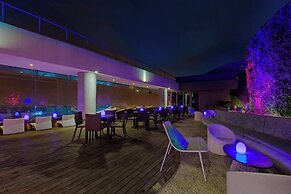 Sheraton Grand Bangalore Hotel at Brigade Gateway