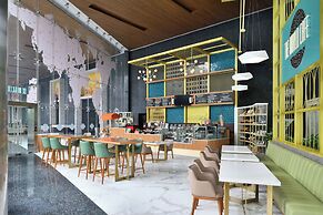 Sheraton Grand Bangalore Hotel at Brigade Gateway