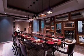 Sheraton Grand Bangalore Hotel at Brigade Gateway