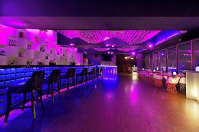 Sheraton Grand Bangalore Hotel at Brigade Gateway