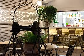 Armata Boutique Hotel