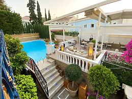 Armata Boutique Hotel