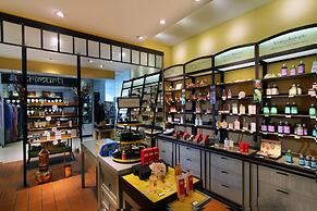 Kupu Kupu Jimbaran Beach Club & Spa by Loccitane