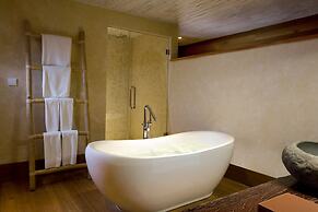 Kupu Kupu Jimbaran Beach Club & Spa by Loccitane